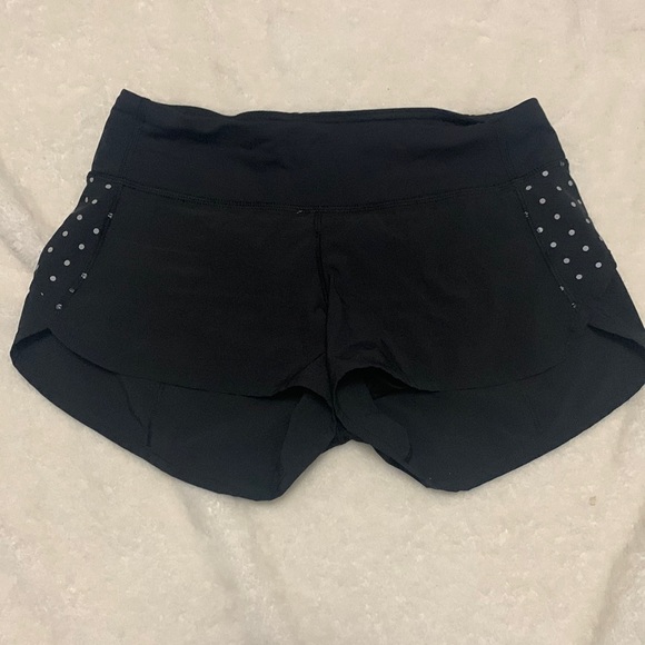 Size 2 lululemon shorts - Picture 1 of 2